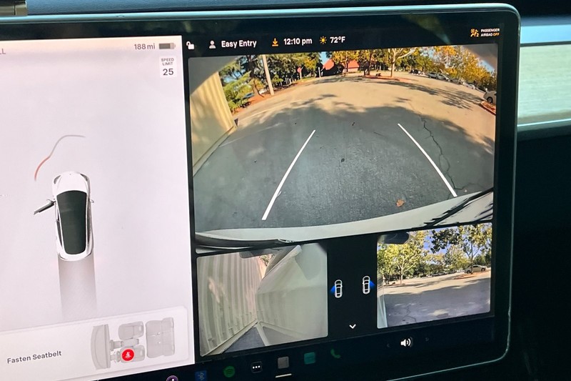 Tesla Model 3 Vehicle Full-screen Gallery Image 19