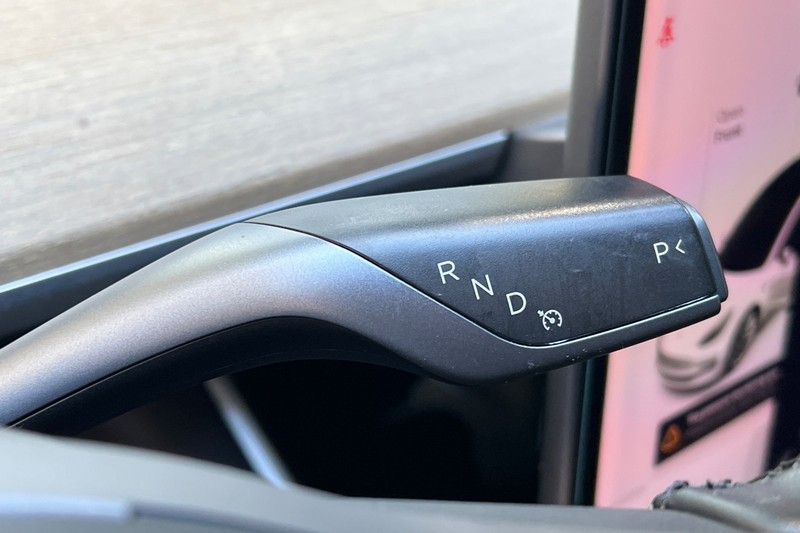 Tesla Model 3 Vehicle Full-screen Gallery Image 21