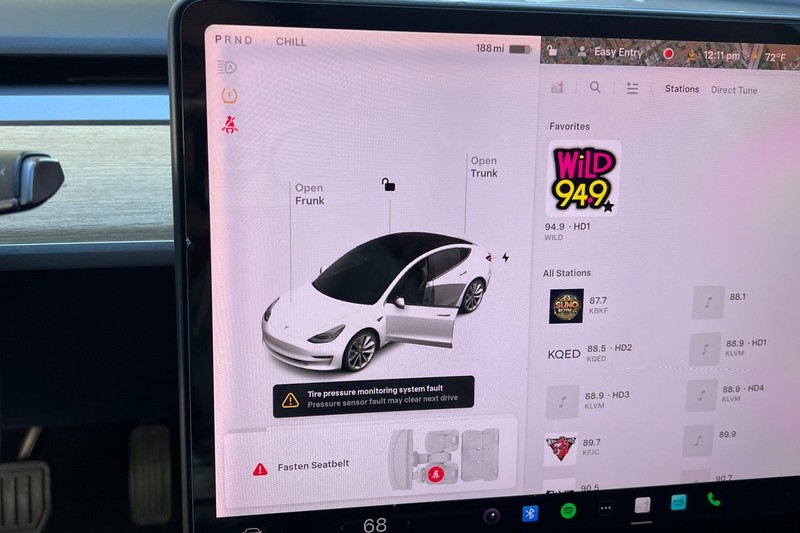 Tesla Model 3 Vehicle Full-screen Gallery Image 23