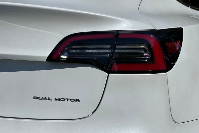 Tesla Model 3 Vehicle Full-screen Gallery Image 26