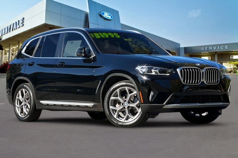 BMW X3 Vehicle Full-screen Gallery Image 02