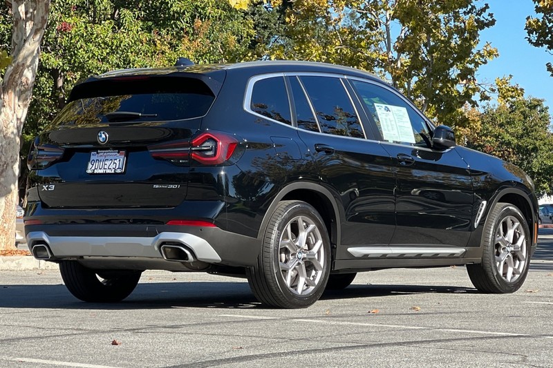 BMW X3 Vehicle Full-screen Gallery Image 04