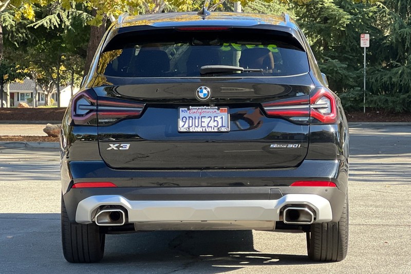 BMW X3 Vehicle Full-screen Gallery Image 05