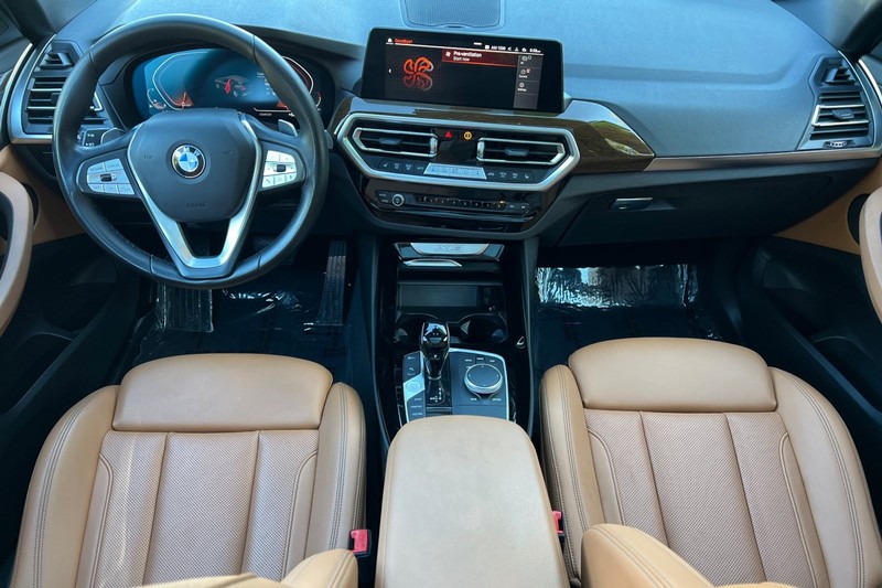 BMW X3 Vehicle Full-screen Gallery Image 13