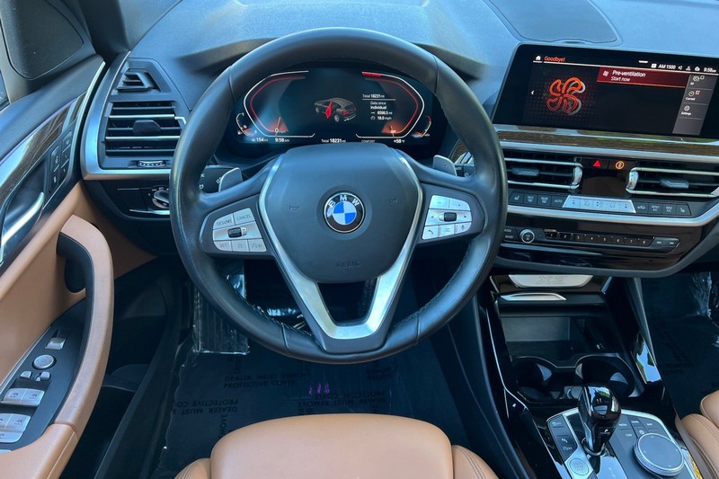 BMW X3 Vehicle Full-screen Gallery Image 14