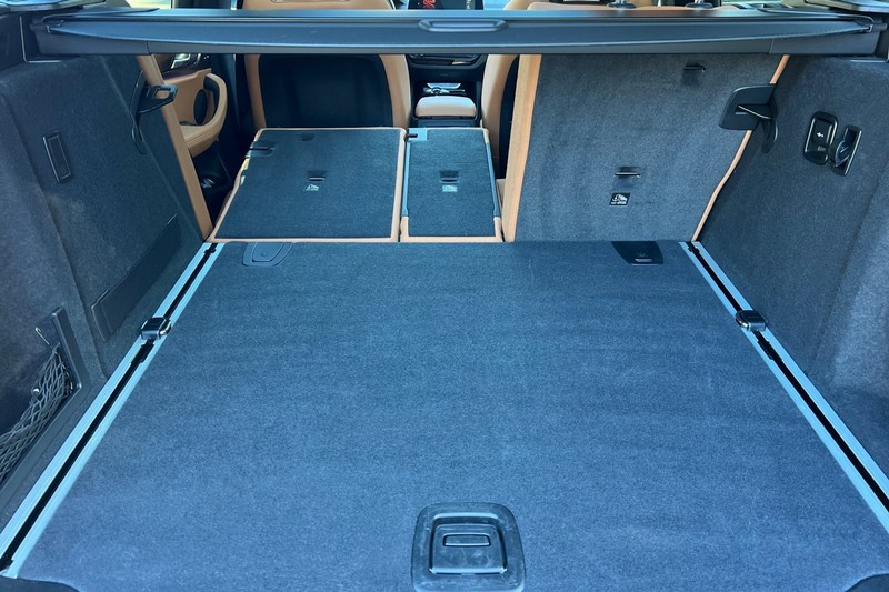 BMW X3 Vehicle Full-screen Gallery Image 15