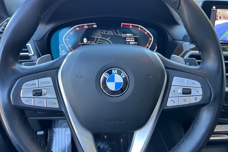 BMW X3 Vehicle Full-screen Gallery Image 24