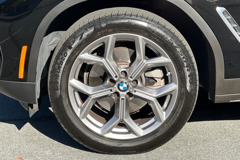 BMW X3 Vehicle Full-screen Gallery Image 27