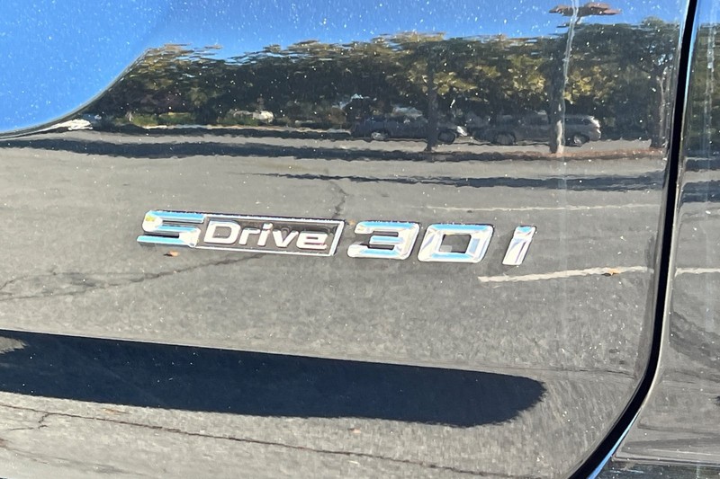 BMW X3 Vehicle Full-screen Gallery Image 28