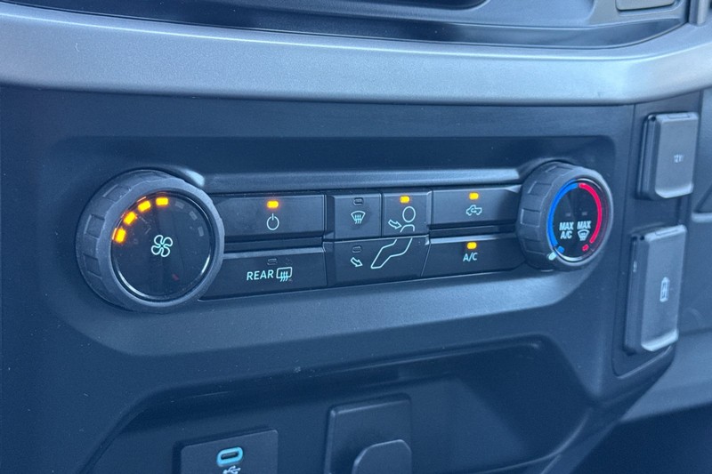 Ford F-150 Vehicle Full-screen Gallery Image 20