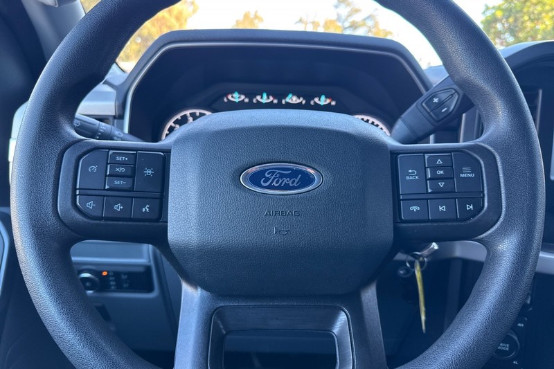 Ford F-150 Vehicle Full-screen Gallery Image 22