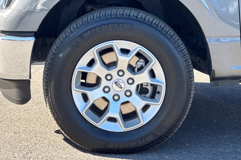 Ford F-150 Vehicle Full-screen Gallery Image 25