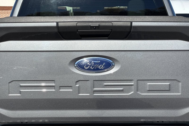 Ford F-150 Vehicle Full-screen Gallery Image 26