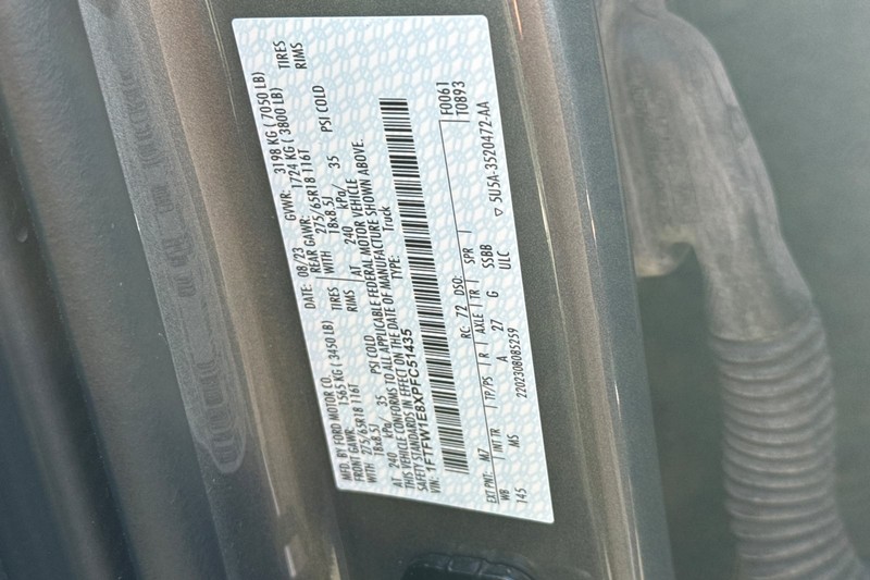 Ford F-150 Vehicle Full-screen Gallery Image 27