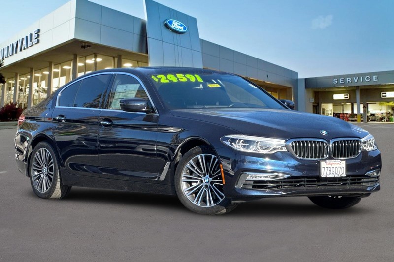 BMW 5 Series Vehicle Full-screen Gallery Image 02