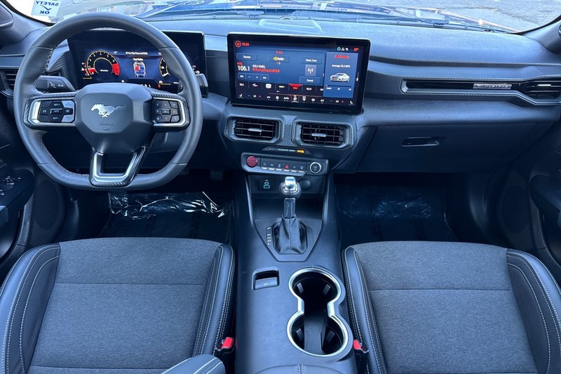 Ford Mustang Vehicle Full-screen Gallery Image 13