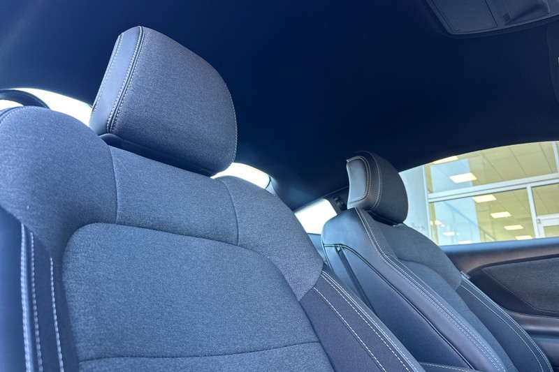 Ford Mustang Vehicle Full-screen Gallery Image 16