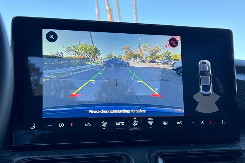 Ford Mustang Vehicle Full-screen Gallery Image 18