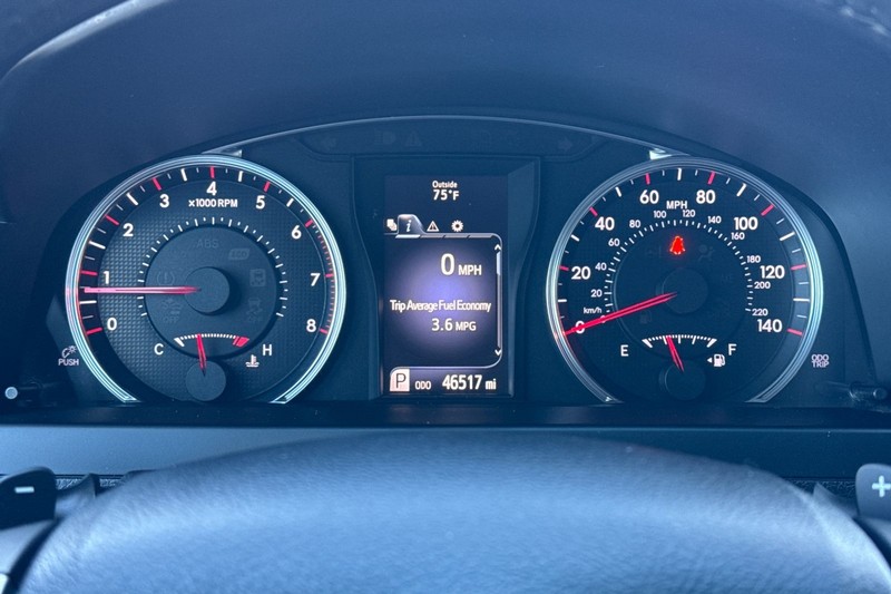 Toyota Camry Vehicle Full-screen Gallery Image 22