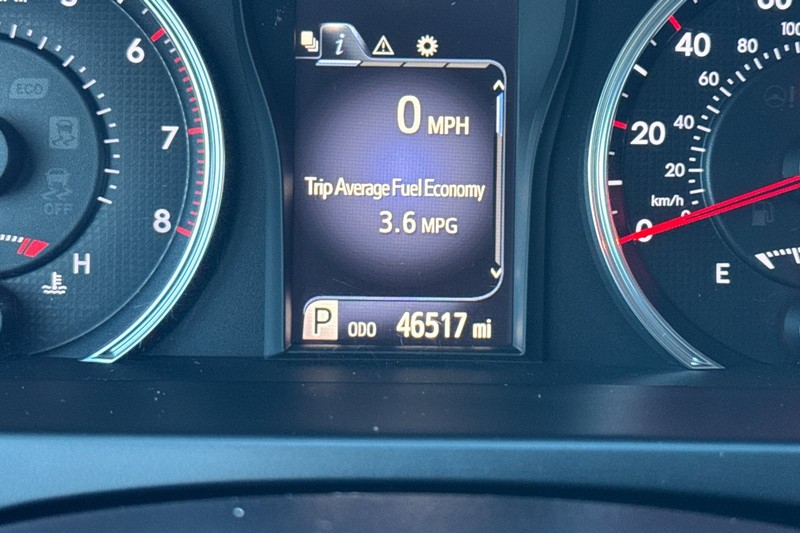 Toyota Camry Vehicle Full-screen Gallery Image 23