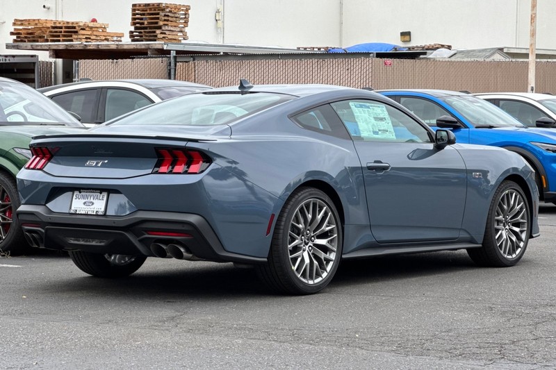 Ford Mustang Vehicle Full-screen Gallery Image 05