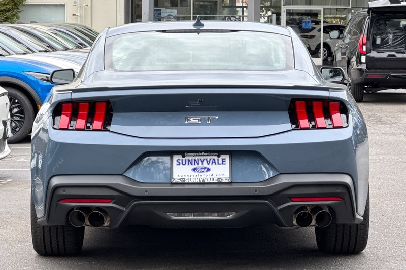 Ford Mustang Vehicle Full-screen Gallery Image 06