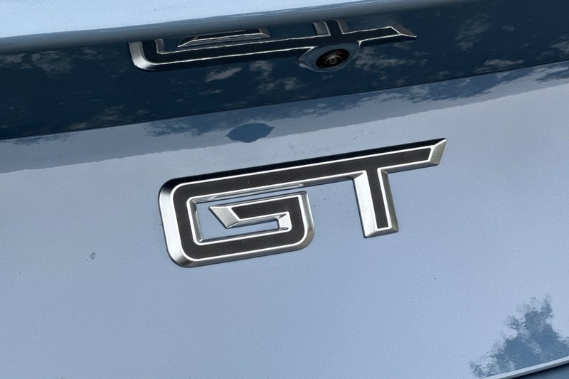 Ford Mustang Vehicle Full-screen Gallery Image 08