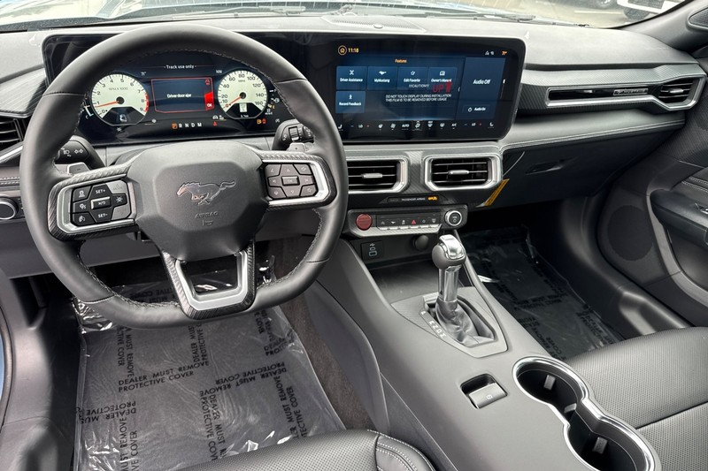 Ford Mustang Vehicle Full-screen Gallery Image 11