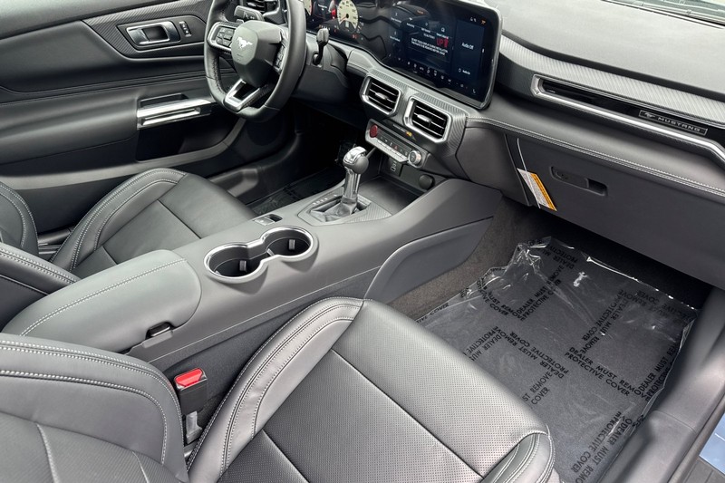 Ford Mustang Vehicle Full-screen Gallery Image 13