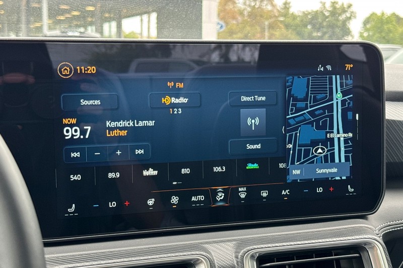 Ford Mustang Vehicle Full-screen Gallery Image 15