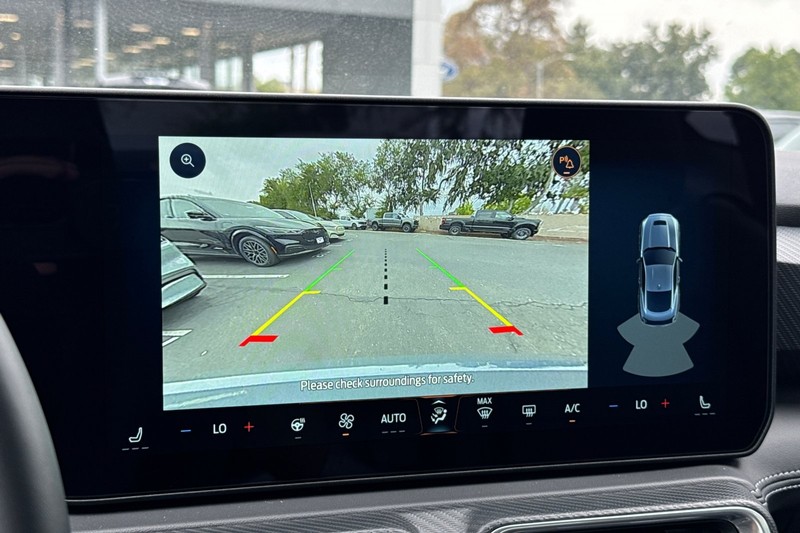 Ford Mustang Vehicle Full-screen Gallery Image 16