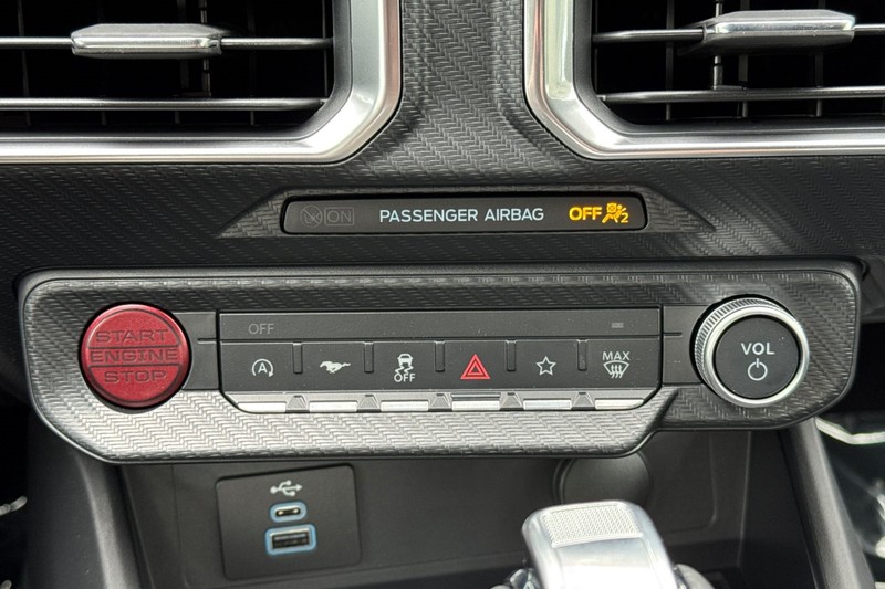 Ford Mustang Vehicle Full-screen Gallery Image 17