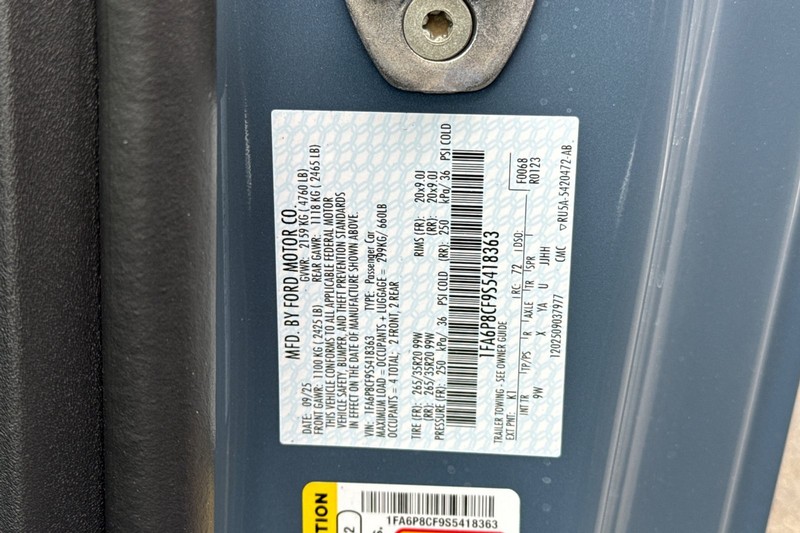 Ford Mustang Vehicle Full-screen Gallery Image 22