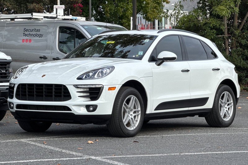 Porsche Macan Vehicle Full-screen Gallery Image 08