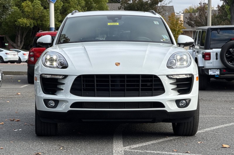 Porsche Macan Vehicle Full-screen Gallery Image 09