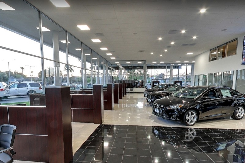 Toyota Prius v Vehicle Full-screen Gallery Image 14