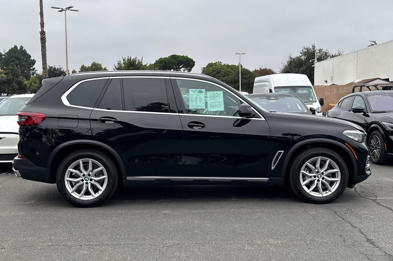 BMW X5 Vehicle Full-screen Gallery Image 03