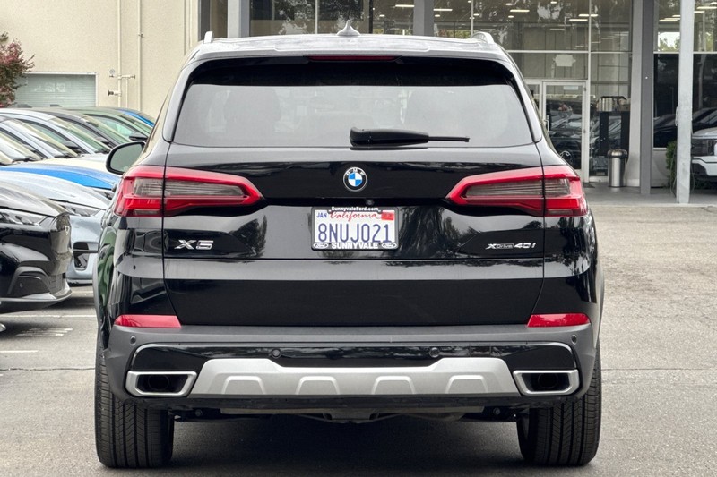 BMW X5 Vehicle Full-screen Gallery Image 04