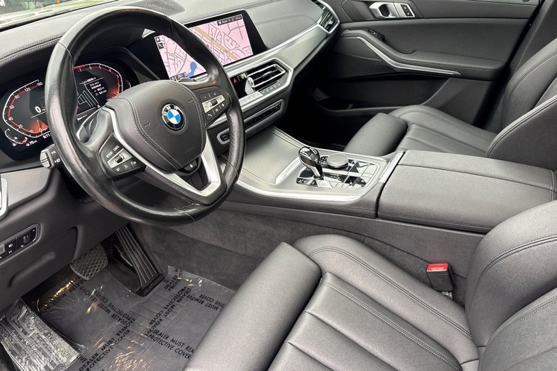 BMW X5 Vehicle Full-screen Gallery Image 09