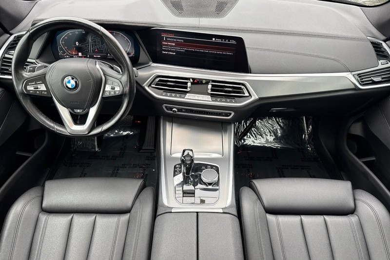 BMW X5 Vehicle Full-screen Gallery Image 12