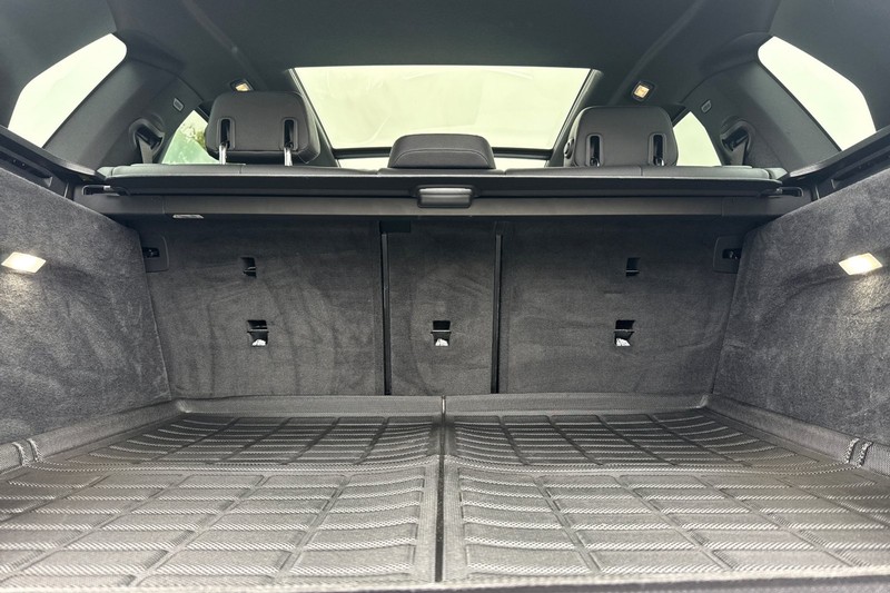 BMW X5 Vehicle Full-screen Gallery Image 14