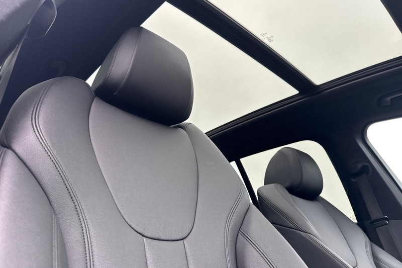 BMW X5 Vehicle Full-screen Gallery Image 16