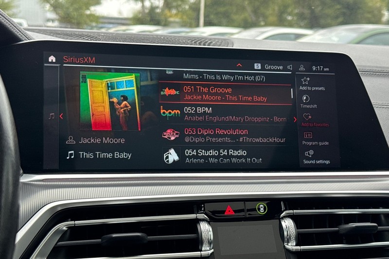 BMW X5 Vehicle Full-screen Gallery Image 17