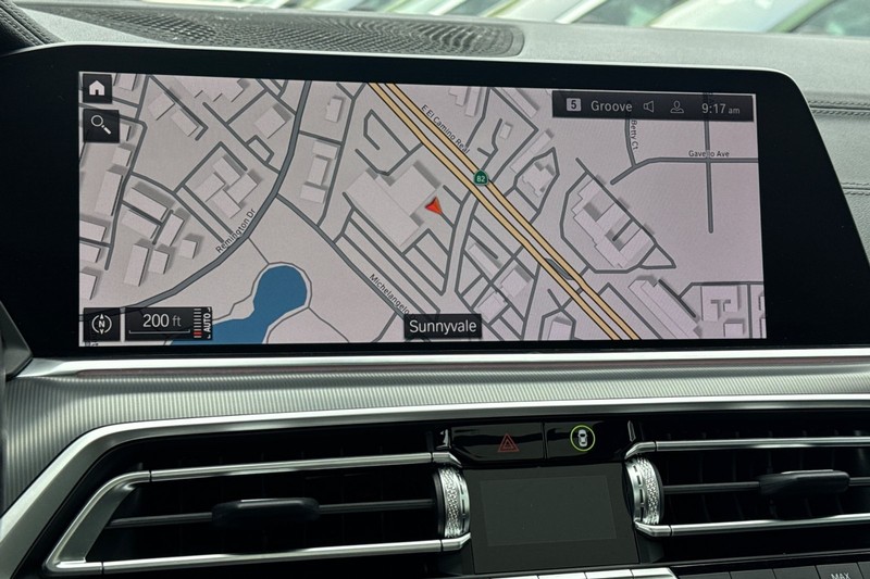 BMW X5 Vehicle Full-screen Gallery Image 18