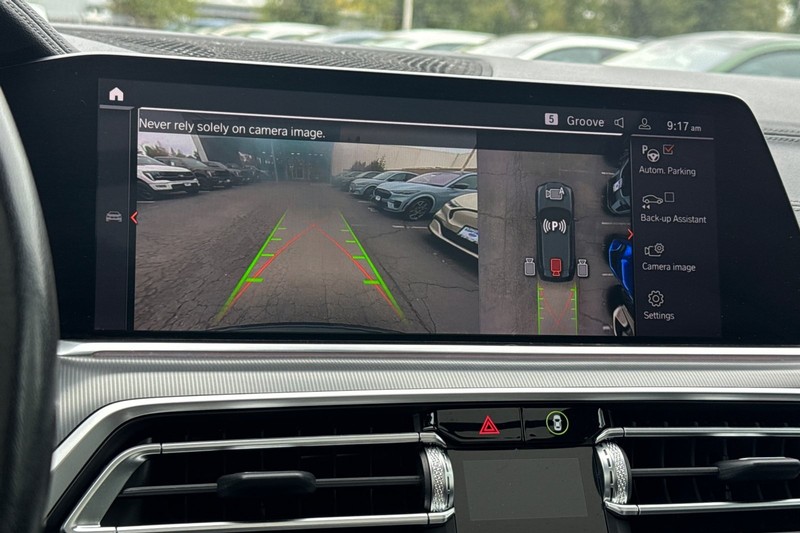 BMW X5 Vehicle Full-screen Gallery Image 19