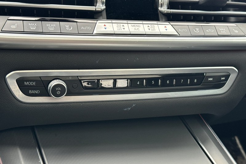 BMW X5 Vehicle Full-screen Gallery Image 20