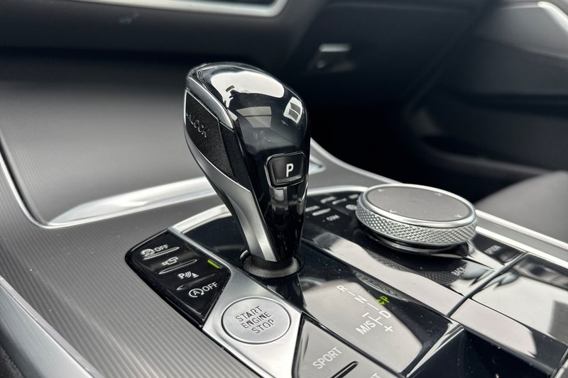 BMW X5 Vehicle Full-screen Gallery Image 21