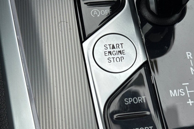 BMW X5 Vehicle Full-screen Gallery Image 22