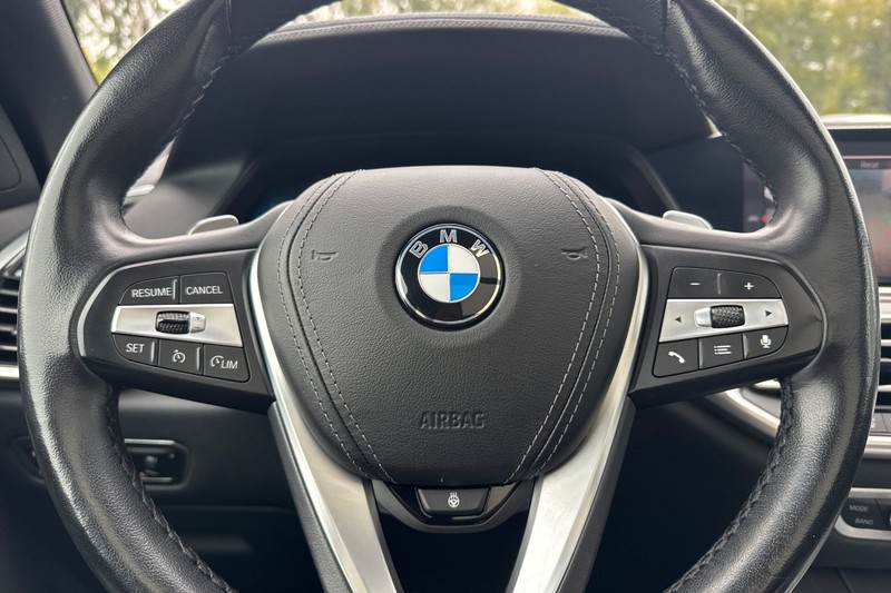 BMW X5 Vehicle Full-screen Gallery Image 23