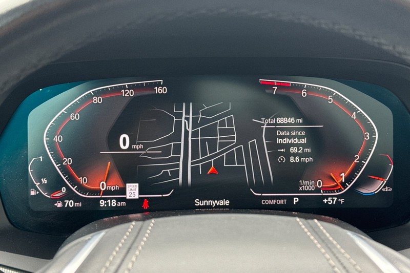 BMW X5 Vehicle Full-screen Gallery Image 24